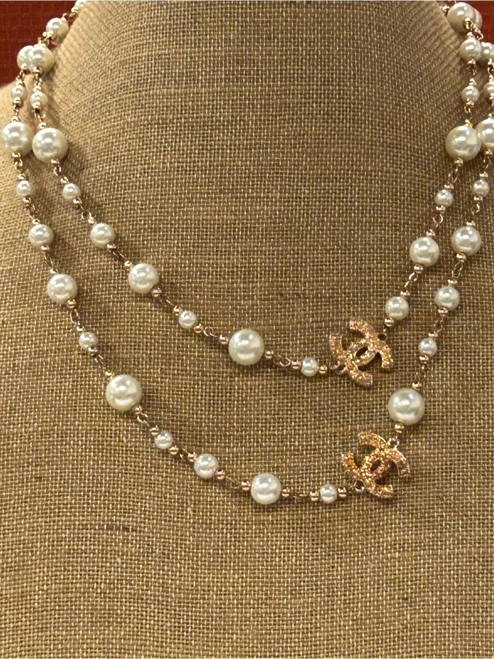 CHANEL? Long Faux Pearl Station Necklace in White and Gold - Picture 4 of 9